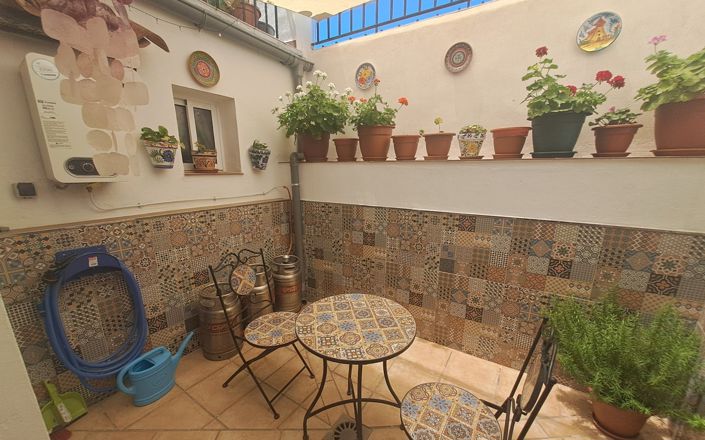 Image No.17-2 Bed House for sale