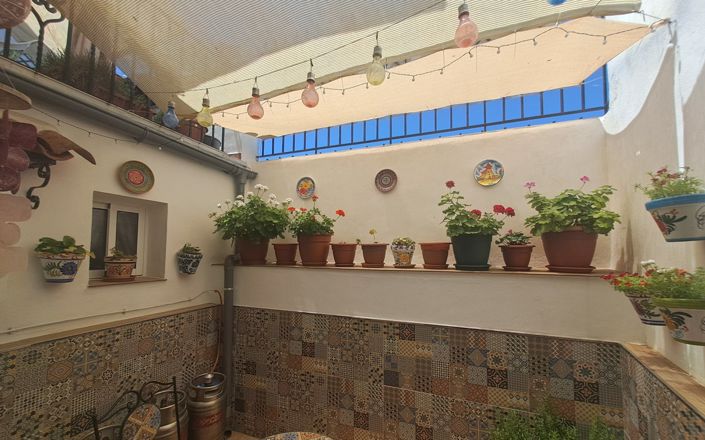 Image No.18-2 Bed House for sale