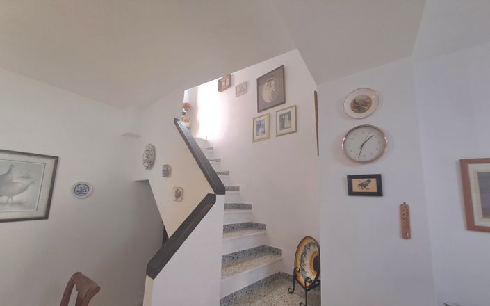 Image No.7-2 Bed House for sale