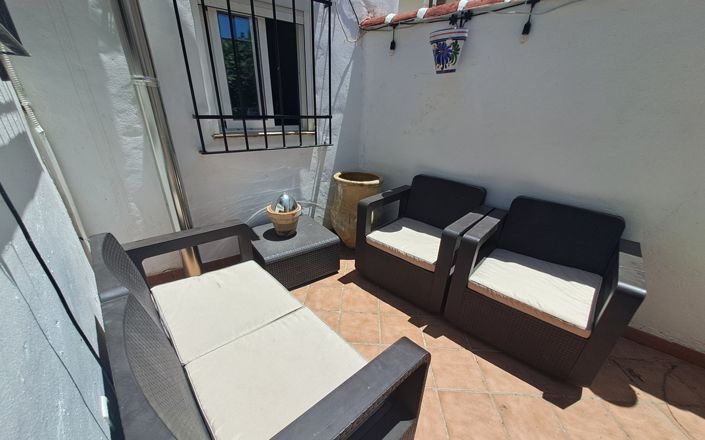 Image No.1-3 Bed House for sale