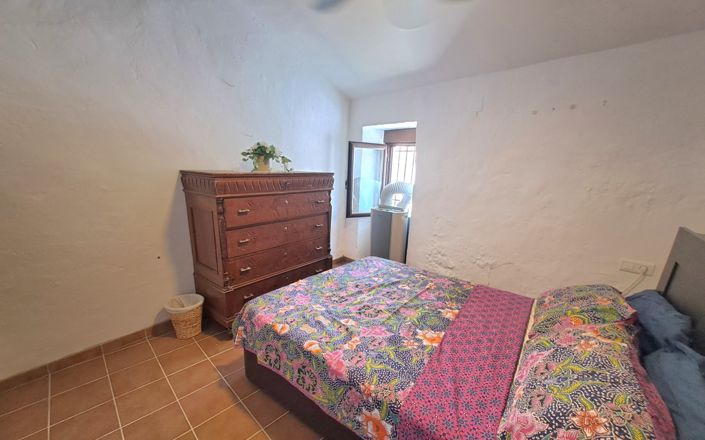 Image No.20-3 Bed House for sale