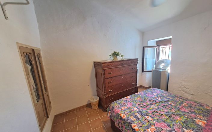 Image No.22-3 Bed House for sale