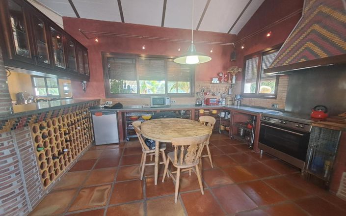 Image No.30-4 Bed House for sale