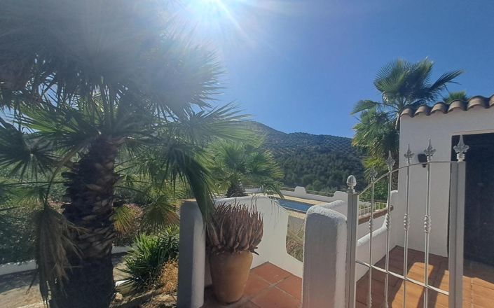 Image No.6-4 Bed House for sale