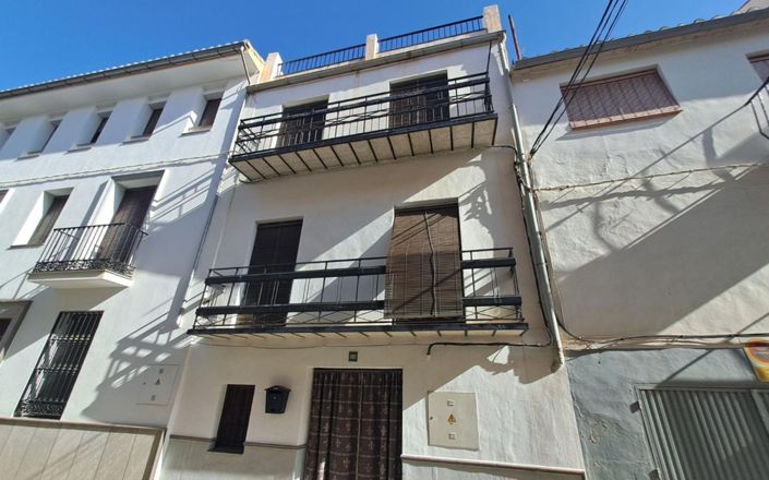 Image No.1-6 Bed House for sale