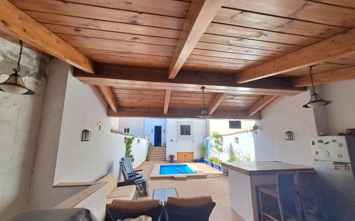 Image No.16-6 Bed House for sale