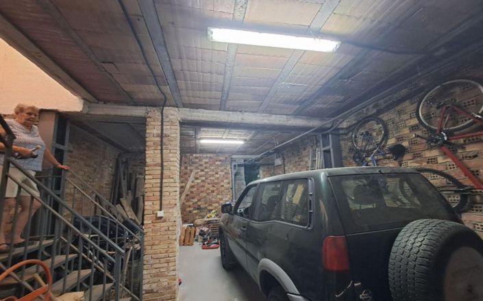 Image No.18-6 Bed House for sale