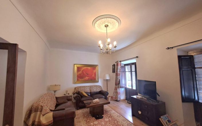 Image No.20-6 Bed House for sale