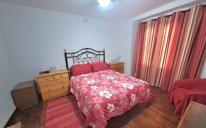 Image No.38-6 Bed House for sale