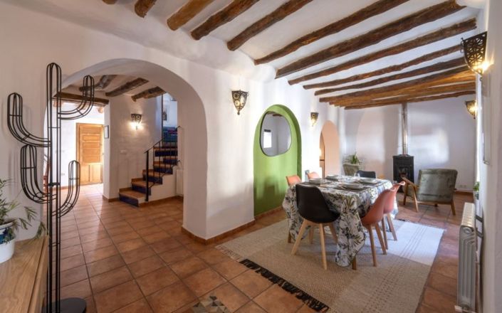 Image No.2-4 Bed House for sale