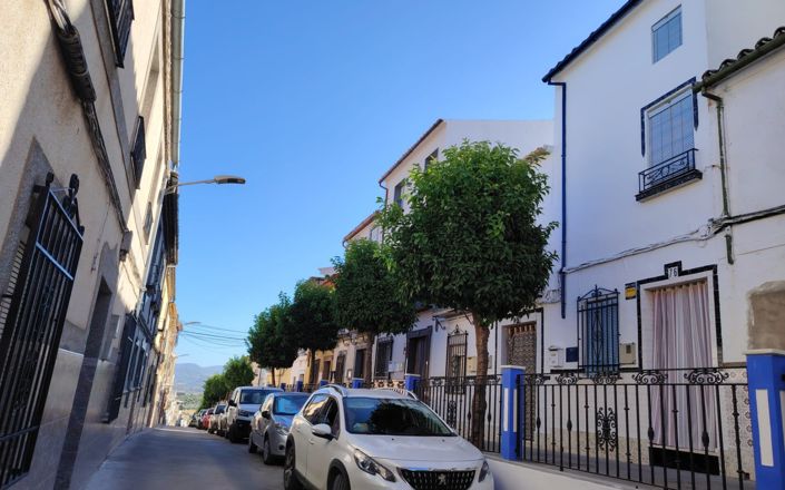 Image No.1-3 Bed House for sale