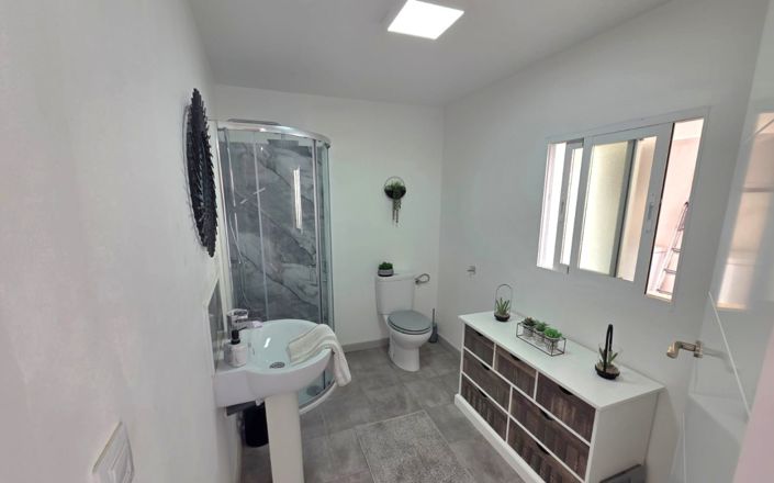 Image No.17-5 Bed House for sale