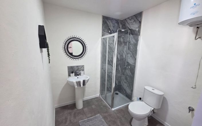 Image No.36-5 Bed House for sale