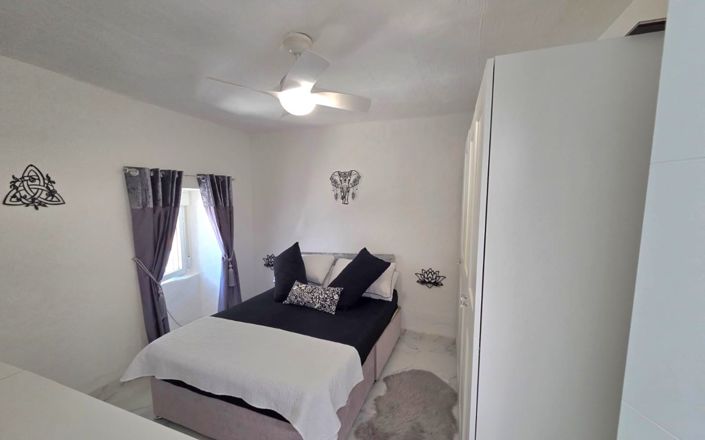 Image No.5-5 Bed House for sale