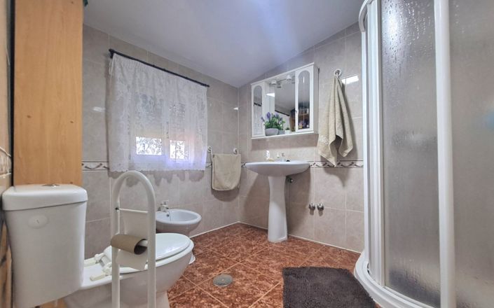 Image No.29-2 Bed House for sale