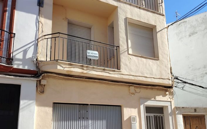 Image No.1-4 Bed House for sale