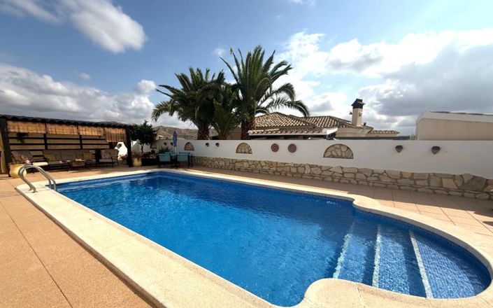 Image No.1-3 Bed House for sale