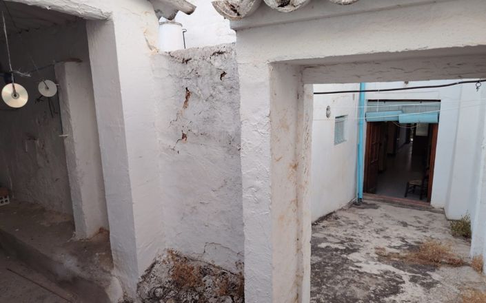 Image No.15-4 Bed House for sale