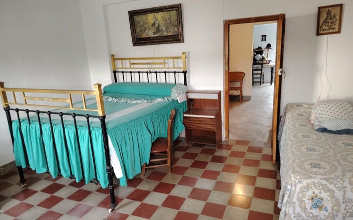 Image No.24-4 Bed House for sale