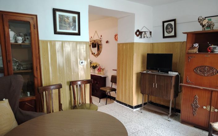 Image No.8-4 Bed House for sale