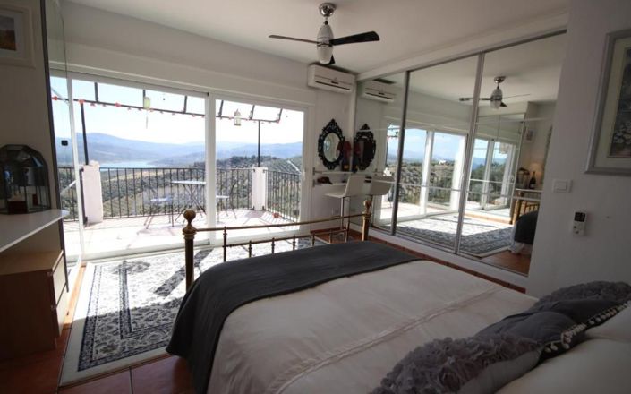 Image No.30-6 Bed House for sale