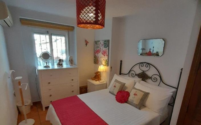 Image No.34-6 Bed House for sale