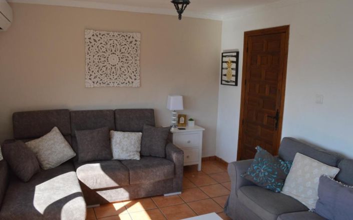 Image No.41-6 Bed House for sale