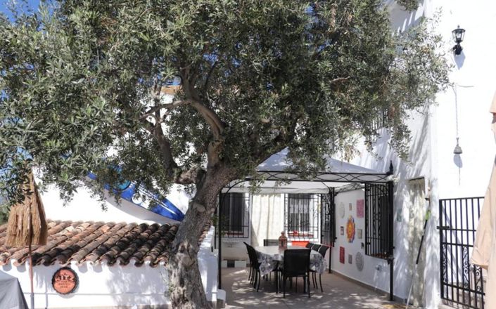 Image No.5-6 Bed House for sale