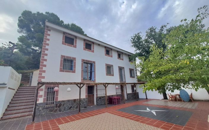 Image No.1-7 Bed House for sale