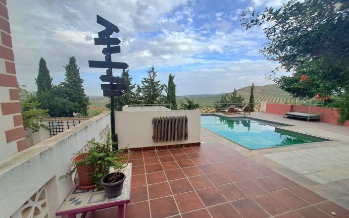 Image No.14-7 Bed House for sale