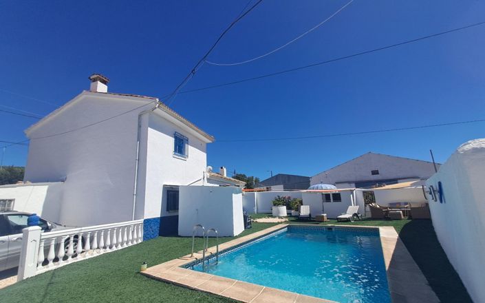 Image No.1-7 Bed House for sale