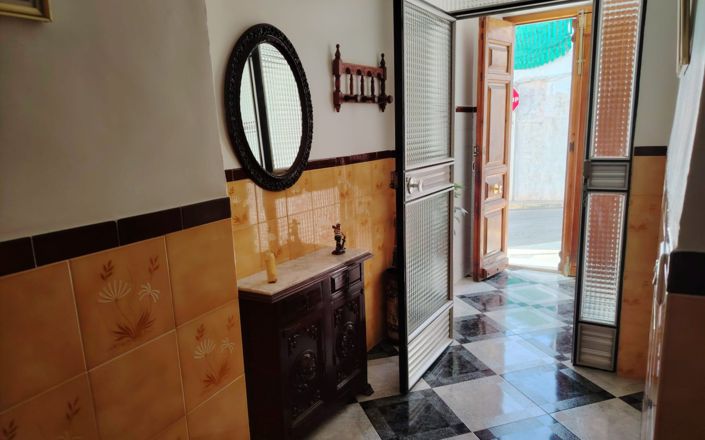 Image No.3-5 Bed House for sale