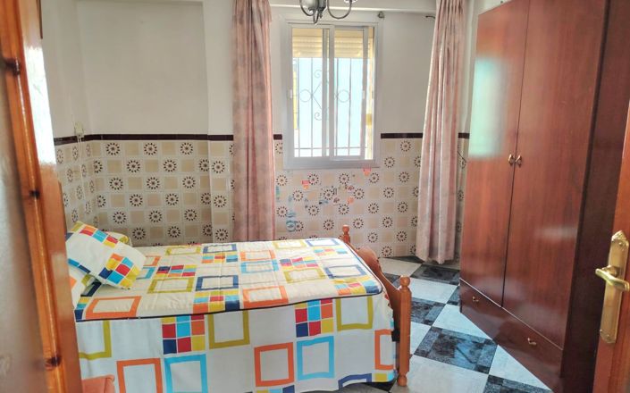 Image No.9-5 Bed House for sale