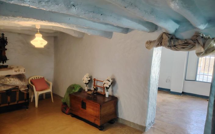 Image No.21-4 Bed House for sale