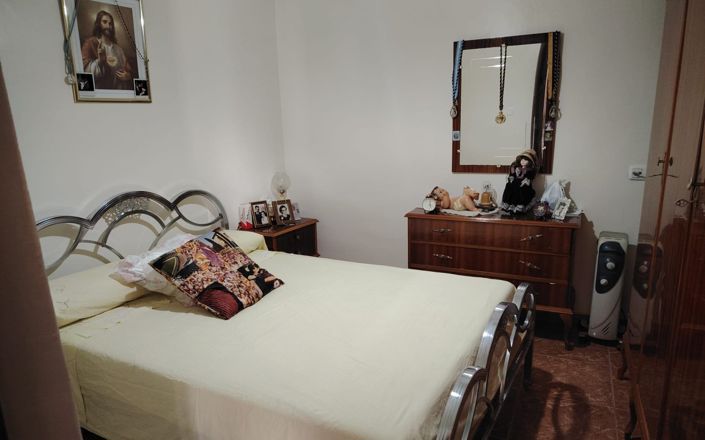 Image No.6-4 Bed House for sale