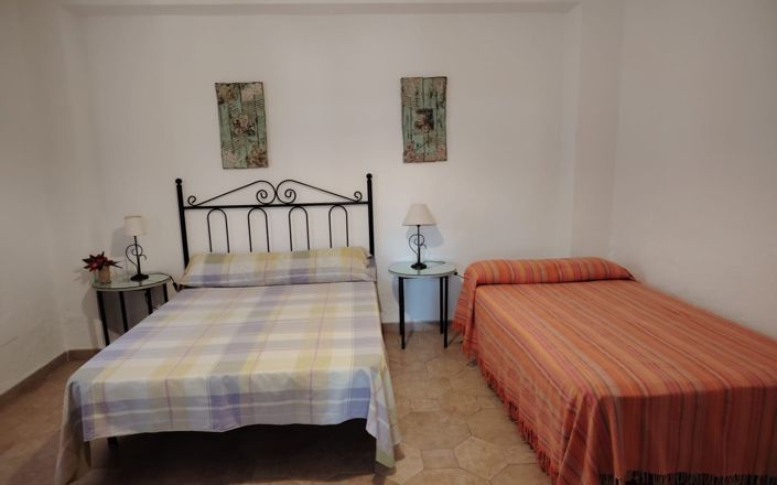 Image No.18-5 Bed House for sale