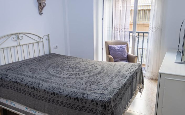 Image No.11-3 Bed House for sale