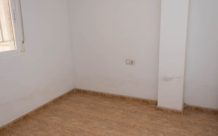 Image No.18-3 Bed House for sale