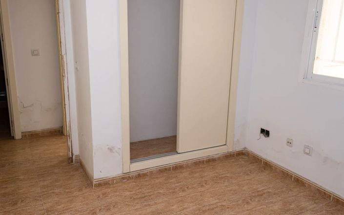 Image No.19-3 Bed House for sale