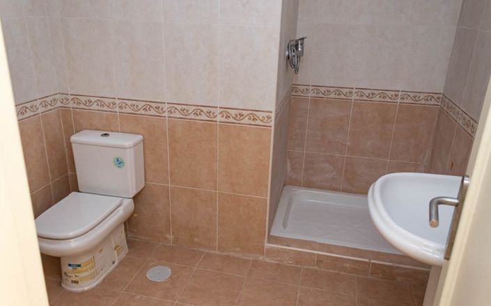 Image No.20-3 Bed House for sale