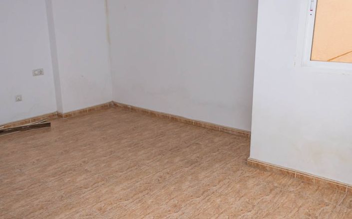 Image No.24-3 Bed House for sale