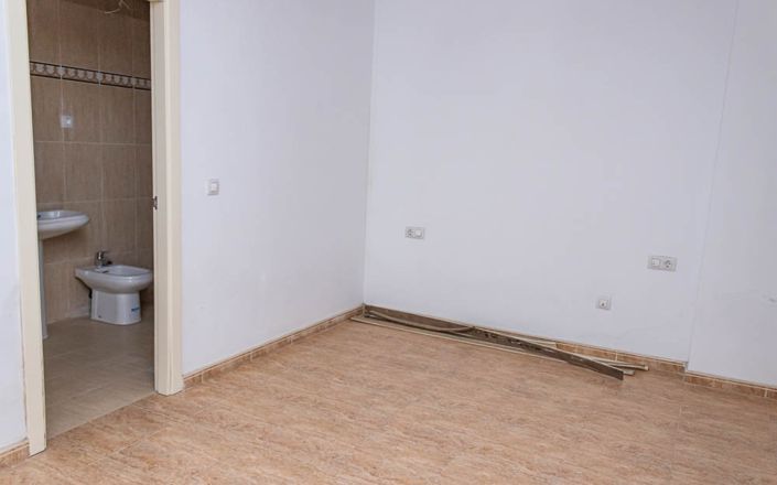 Image No.25-3 Bed House for sale