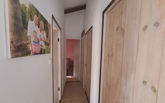 Image No.18-5 Bed House for sale