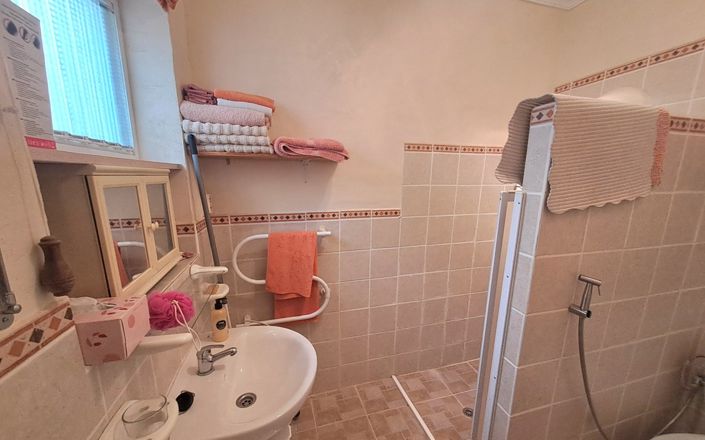 Image No.42-5 Bed House for sale