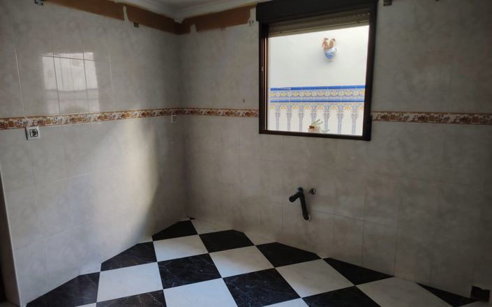 Image No.12-4 Bed House for sale