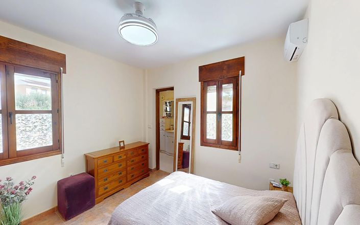 Image No.25-3 Bed House for sale