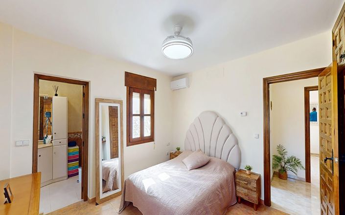 Image No.27-3 Bed House for sale