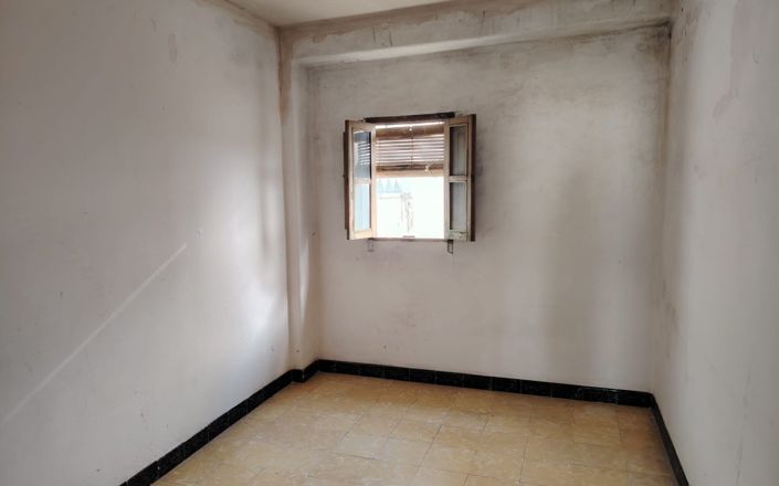 Image No.18-4 Bed House for sale