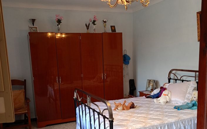 Image No.18-4 Bed House for sale