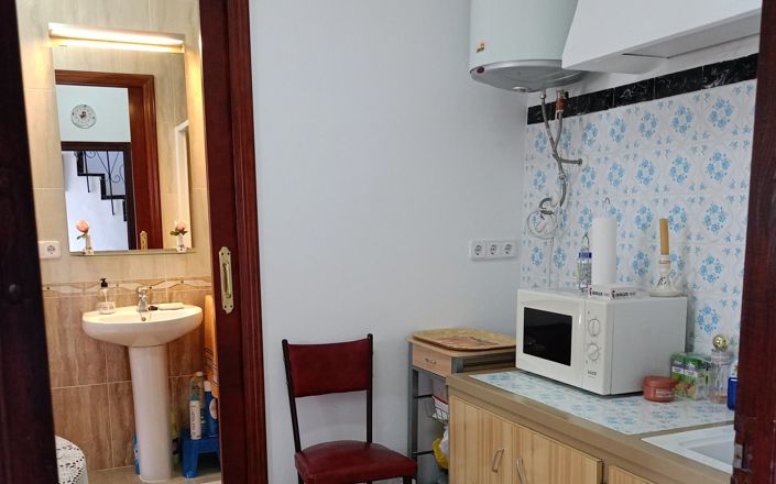 Image No.8-4 Bed House for sale